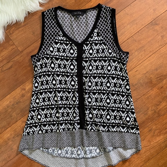B.L.U.E. Black/White Print Sleeveless V-Neck Top-S - Picture 2 of 10